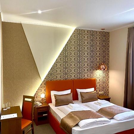 Borostyan Panzio Hotell Kaposvár Eksteriør bilde