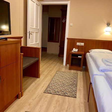 Borostyan Panzio Hotell Kaposvár Eksteriør bilde