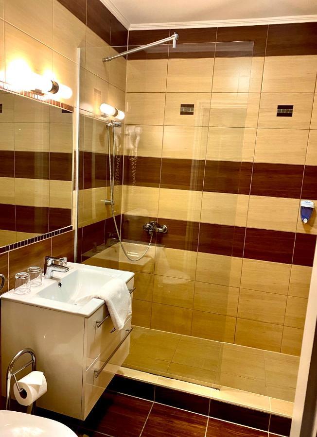 Borostyan Panzio Hotell Kaposvár Eksteriør bilde