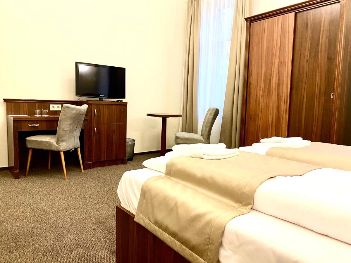 Borostyan Panzio Hotell Kaposvár Eksteriør bilde