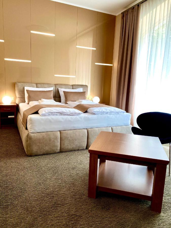 Borostyan Panzio Hotell Kaposvár Eksteriør bilde