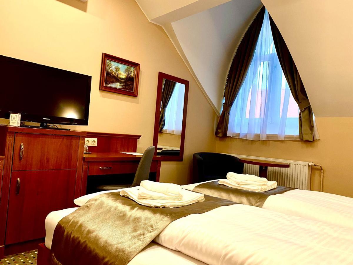 Borostyan Panzio Hotell Kaposvár Eksteriør bilde