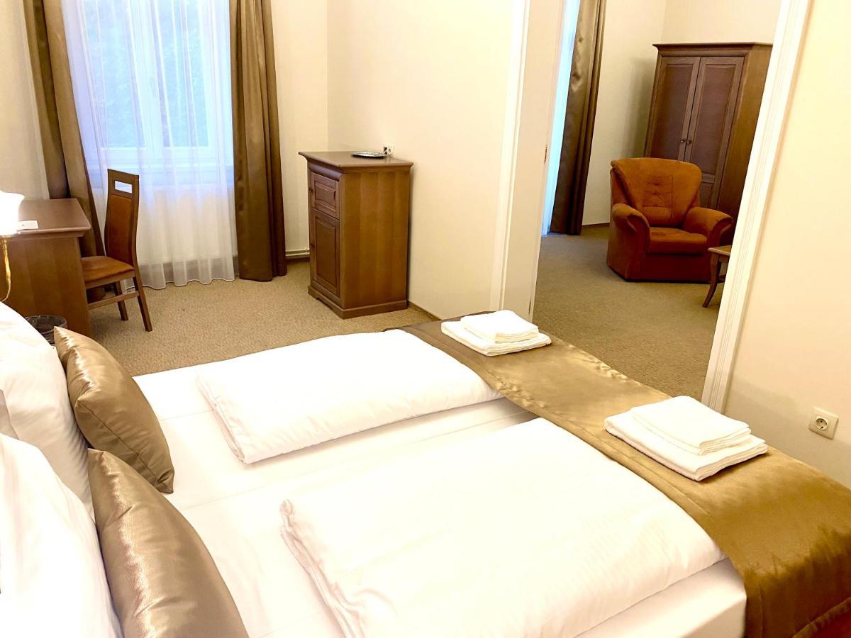 Borostyan Panzio Hotell Kaposvár Eksteriør bilde