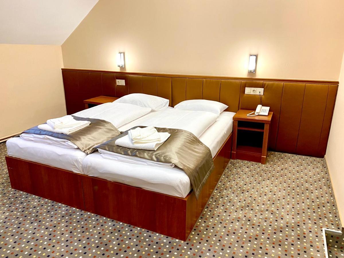 Borostyan Panzio Hotell Kaposvár Eksteriør bilde