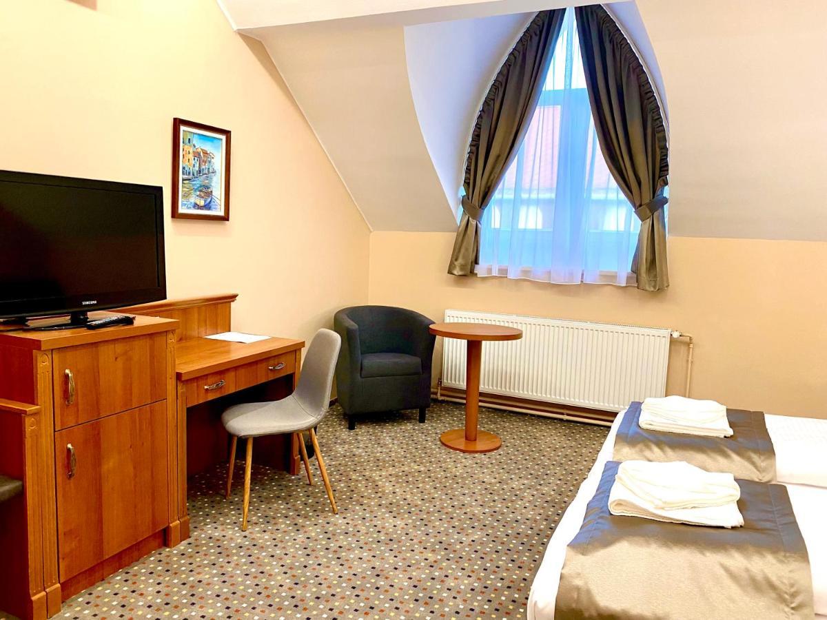 Borostyan Panzio Hotell Kaposvár Eksteriør bilde