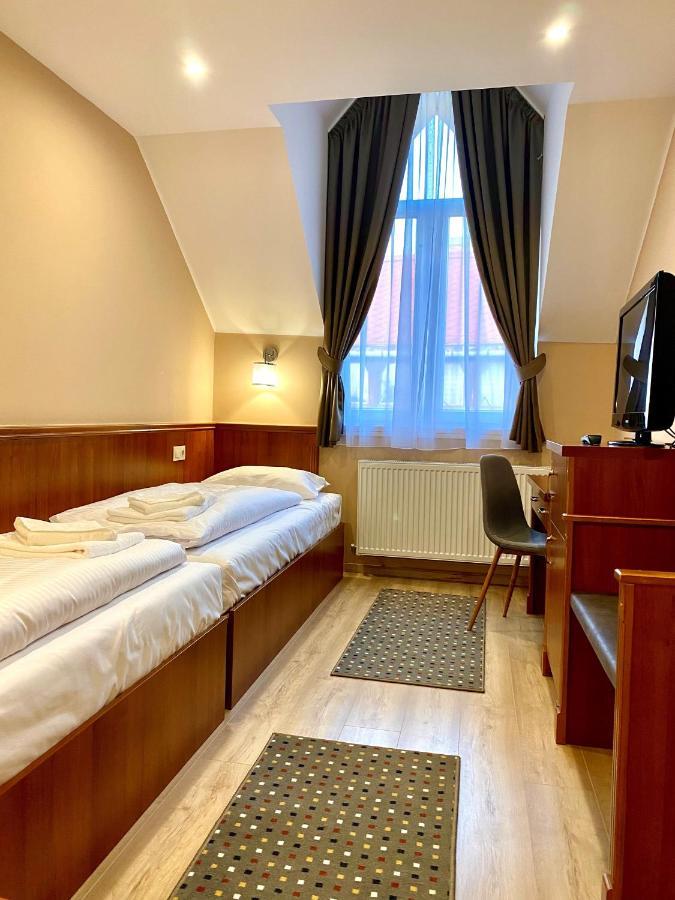 Borostyan Panzio Hotell Kaposvár Eksteriør bilde