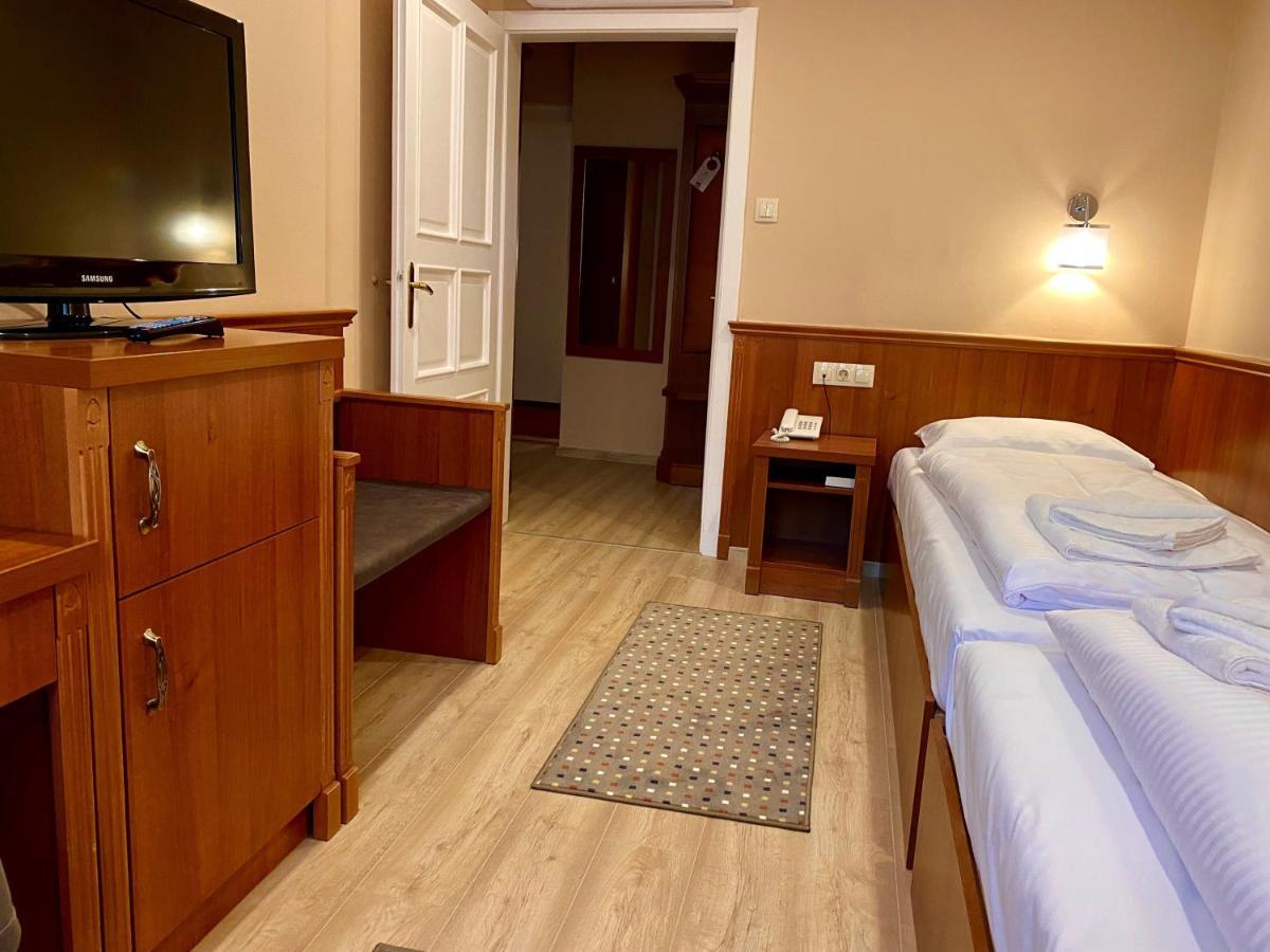 Borostyan Panzio Hotell Kaposvár Eksteriør bilde
